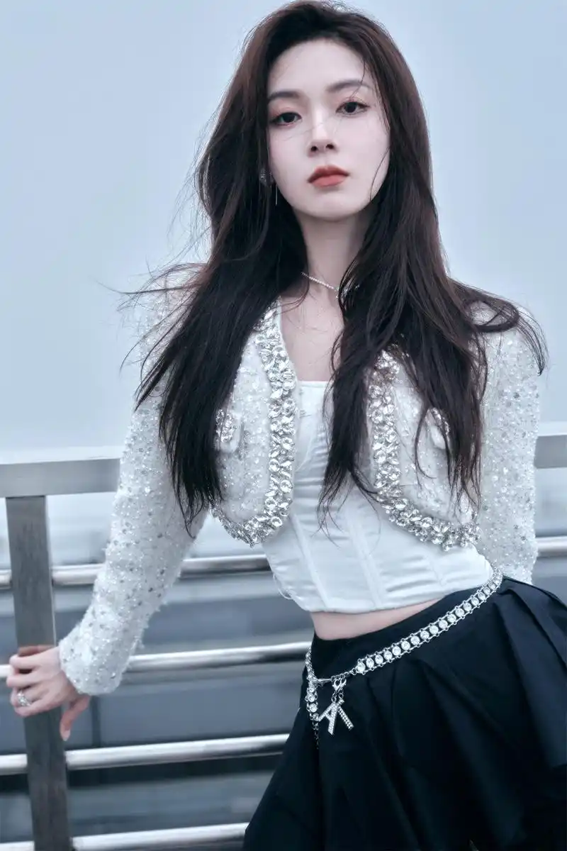 陈瑶冷艳气场引热议，英雄联盟赛场呼唤“女王级”选手